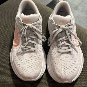 Hoka Bondi